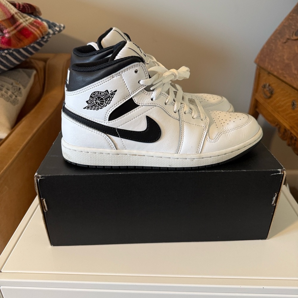 Jordan 1 Mid Reverse Panda - Picture 4 of 6